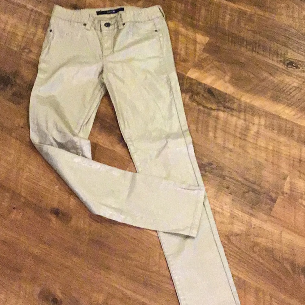 Pants like gold color